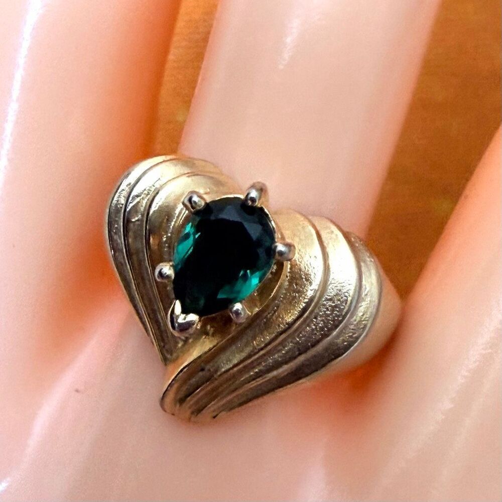 Vintage Gold Tone Heart Ring Emerald Green Pear Cut Stone